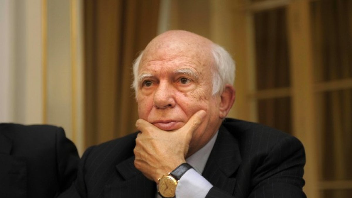 Crisi di governo, la soluzione di Cirino Pomicino: "Far slittare aumento Iva e poi al voto" - la Repubblica