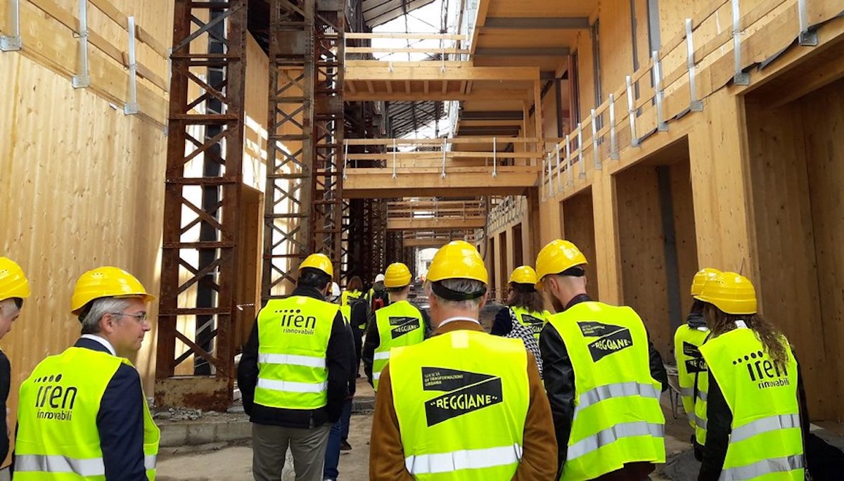Operai in un cantiere Operai in un cantiere